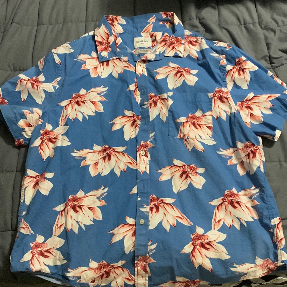 Mens Floral Button Up Tee. XXL